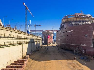 Перевозка двух пассажирских судов грузоподъемностью 6200 тонн.